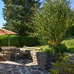 Mit Terrasse *