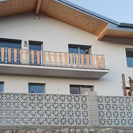 Mit Terrasse Apartman *