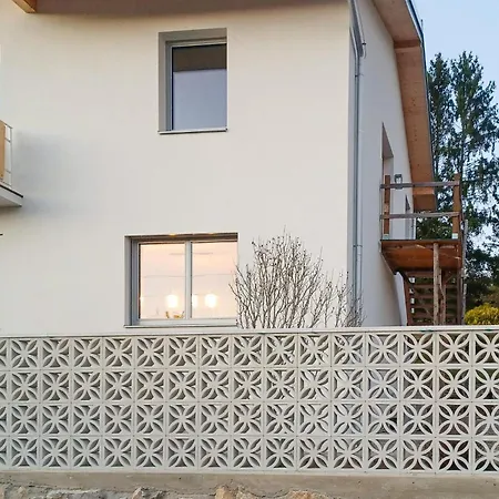 Mit Terrasse Apartman Vasdobra