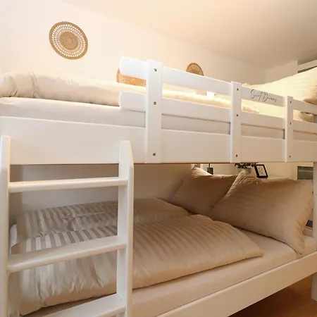 Apartment Mit Terrasse *