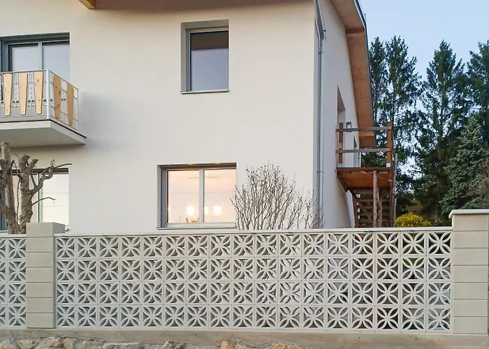 Mit Terrasse Apartman Vasdobra